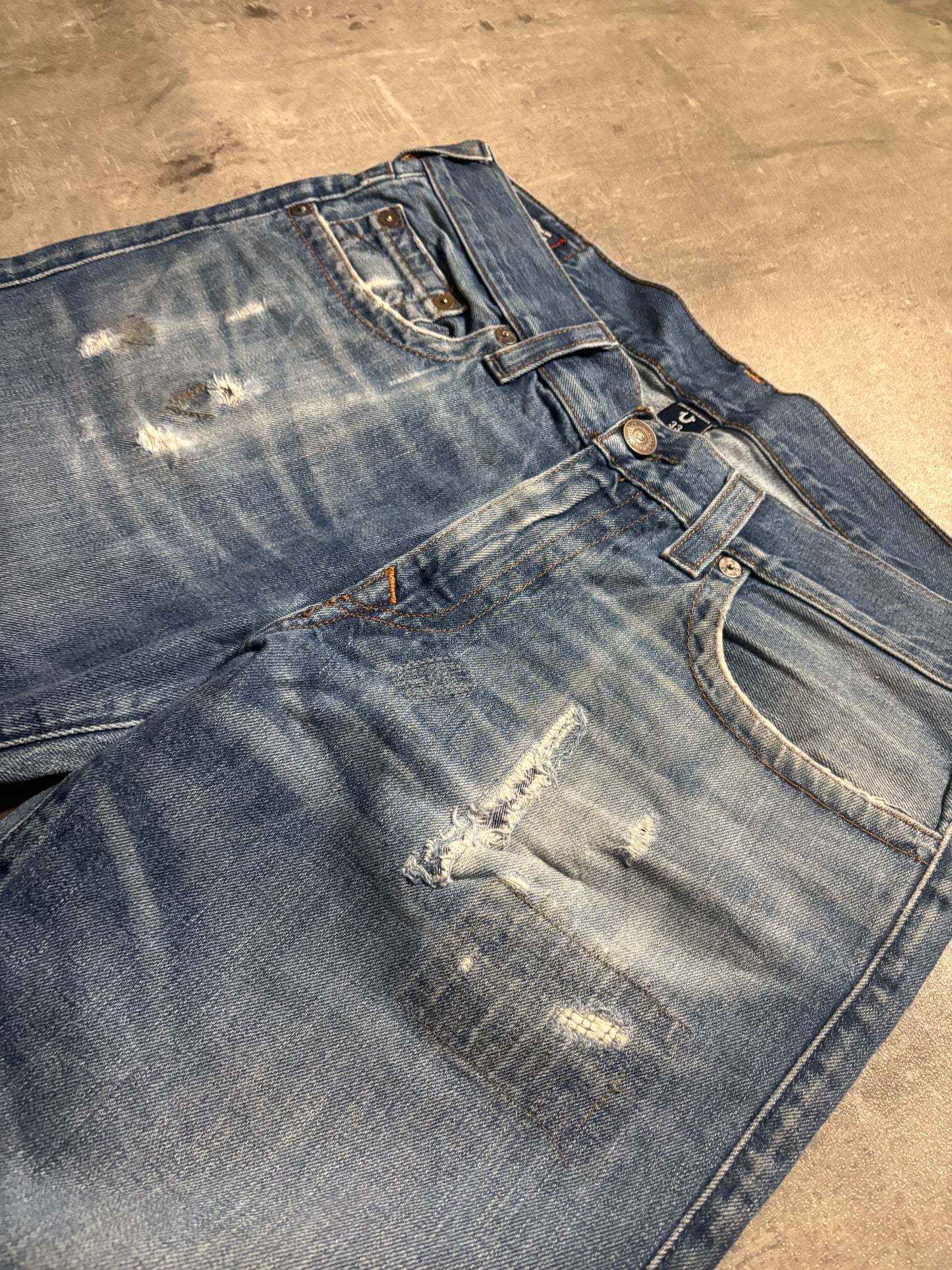 True religion straight jeans / W33