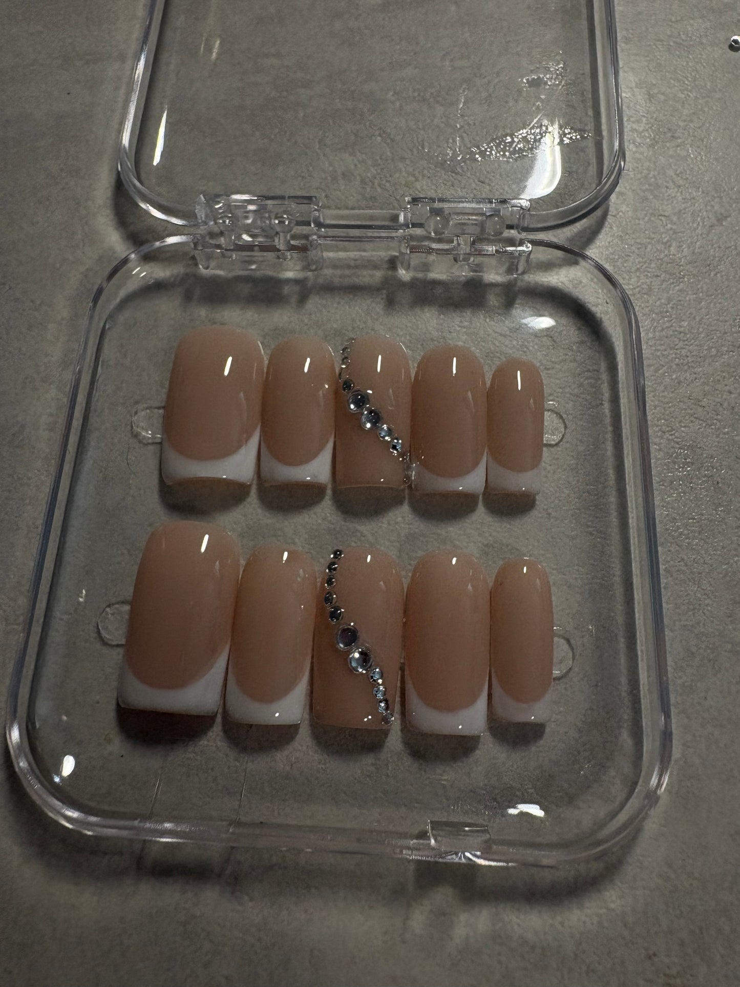 French with Stones | Press on nails