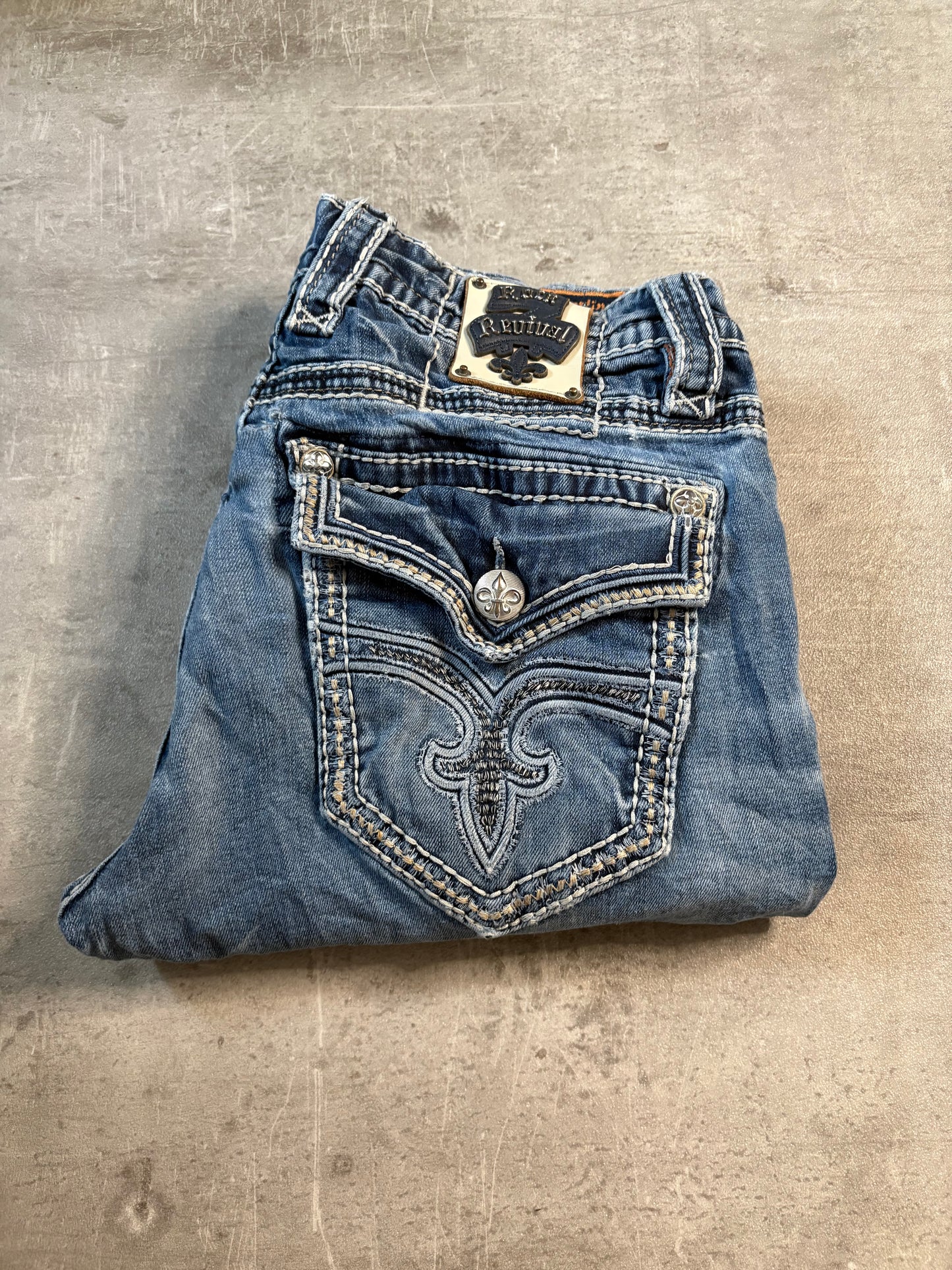 Rock revival straight jeans / W33