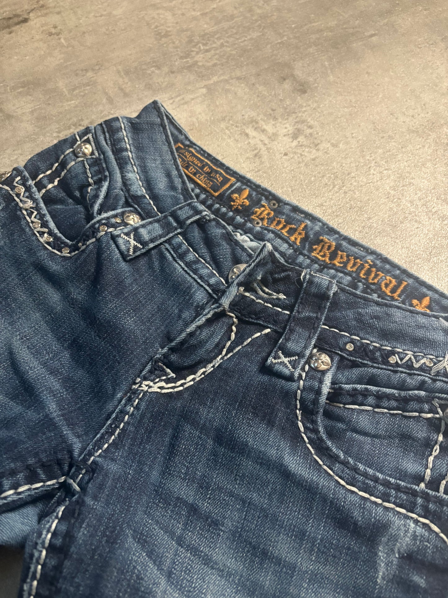 Rock revival straight jeans / W24