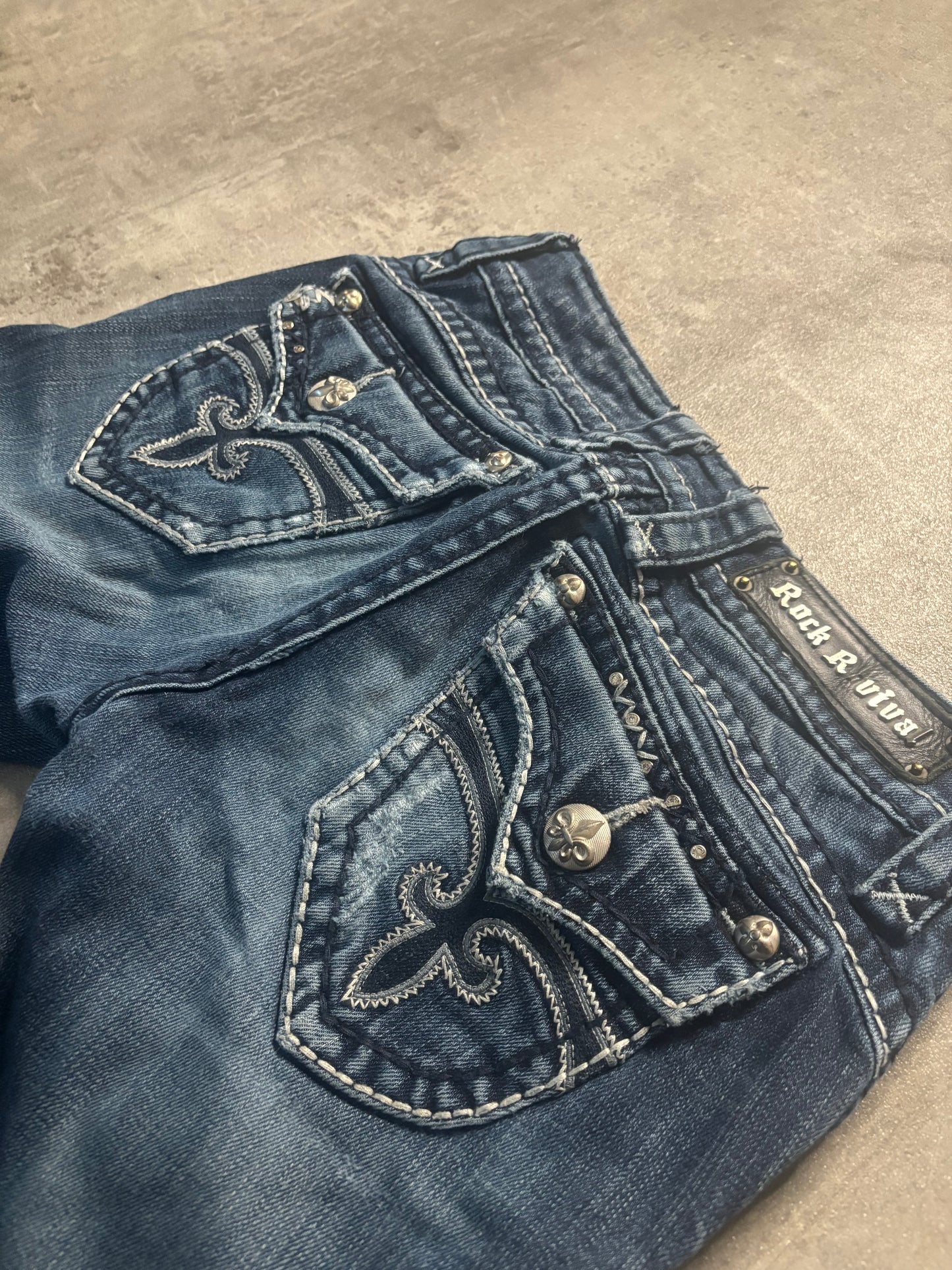 Rock revival straight jeans / W24