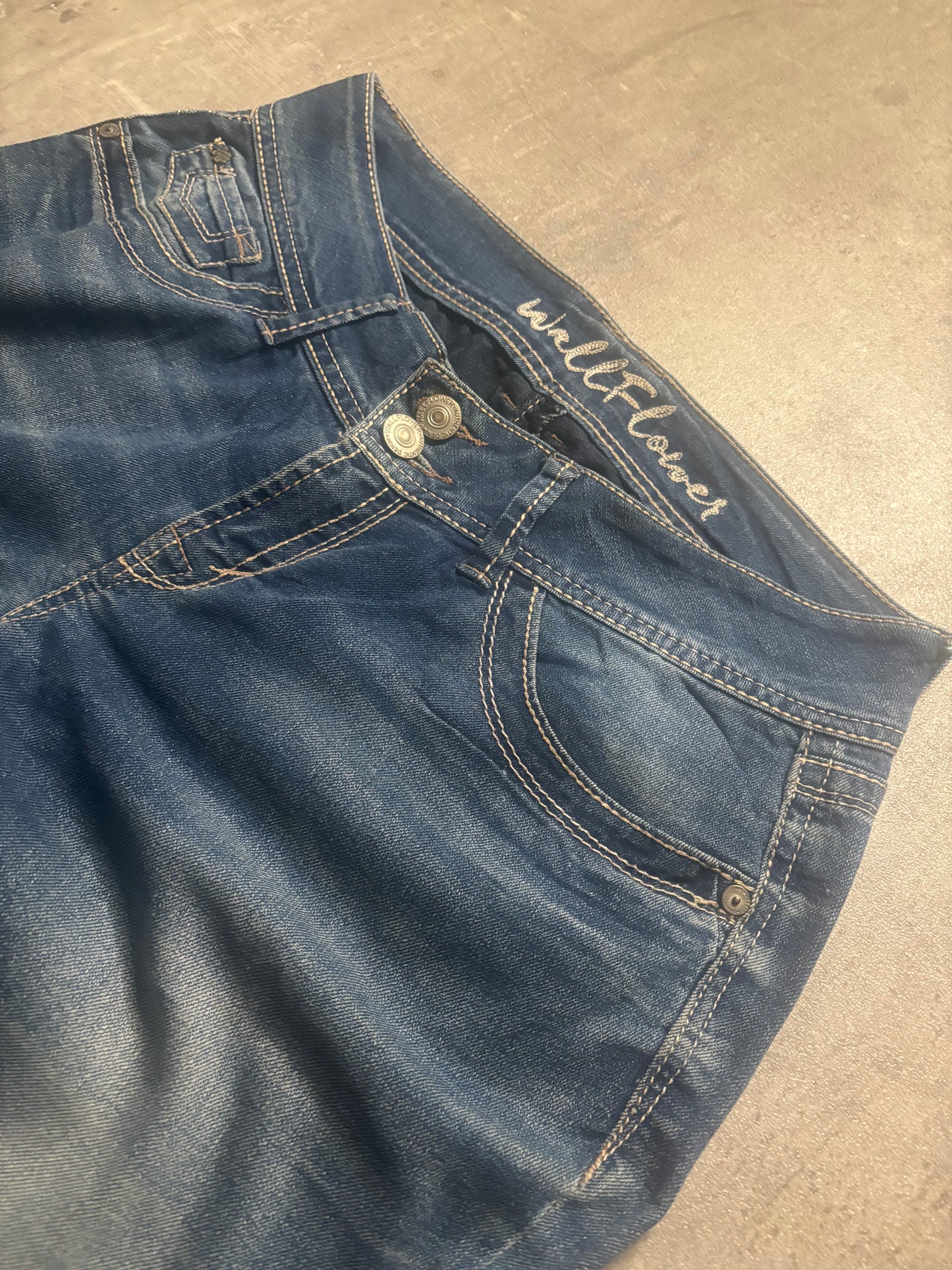 Wallflower bootcut jeans / M